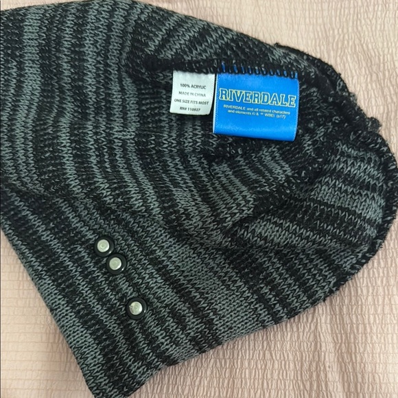 Hot Topic Black and Gray Striped Beanie - Picture 3 of 5
